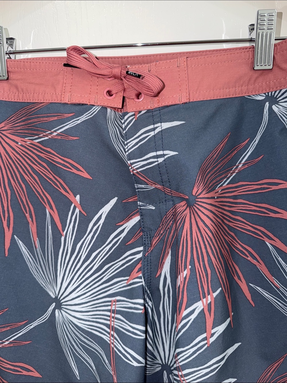 RVCA Men’s Slate Blue Floral Hybrid Shorts with Rose Trim size 26” boardshorts - Picture 3 of 7